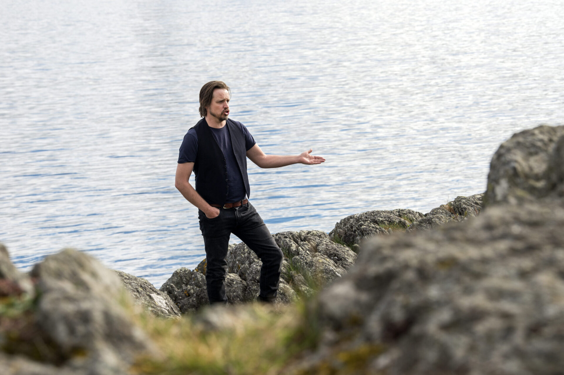 Anders Dale spiller Terje Vigen ved Gandsfjorden.