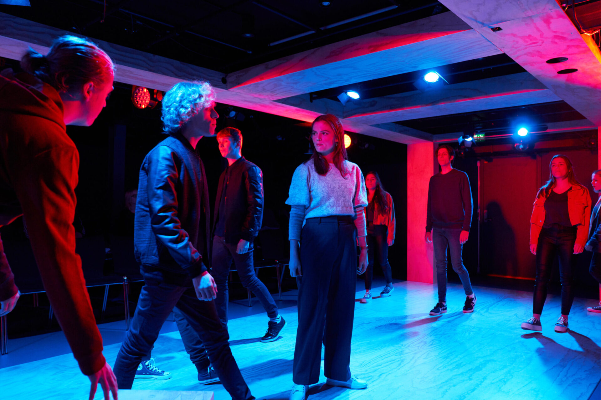 Ungdommer som danser