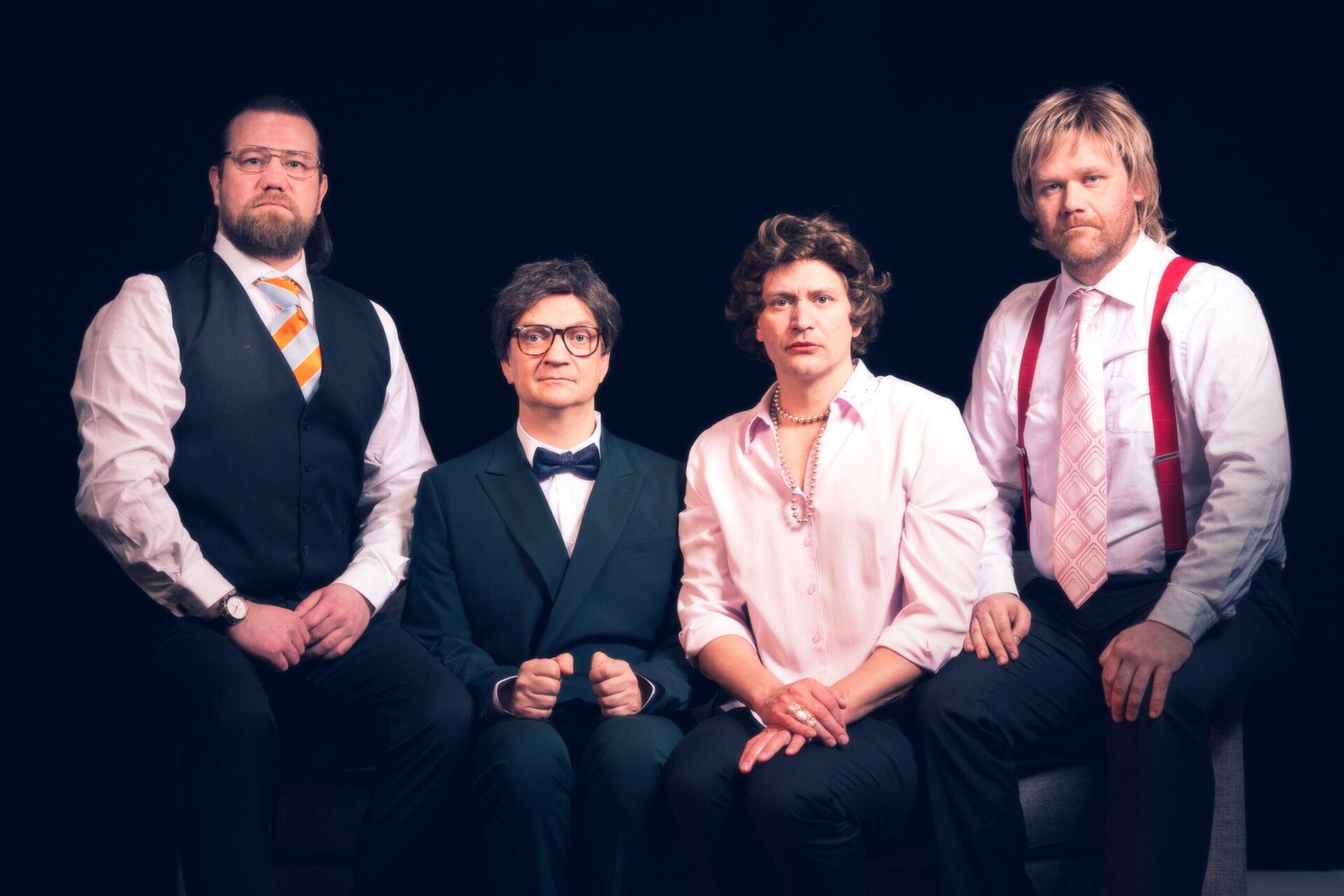 Kim Sørensen, Cato Skimten Storengen, Gard B Eidsvoll og Per Kjerstad i roller ser mot kamera.