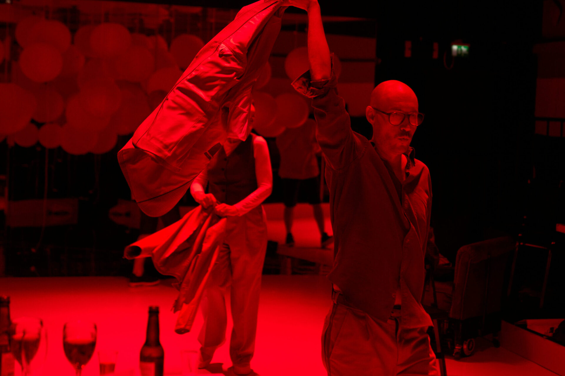 En mann danser