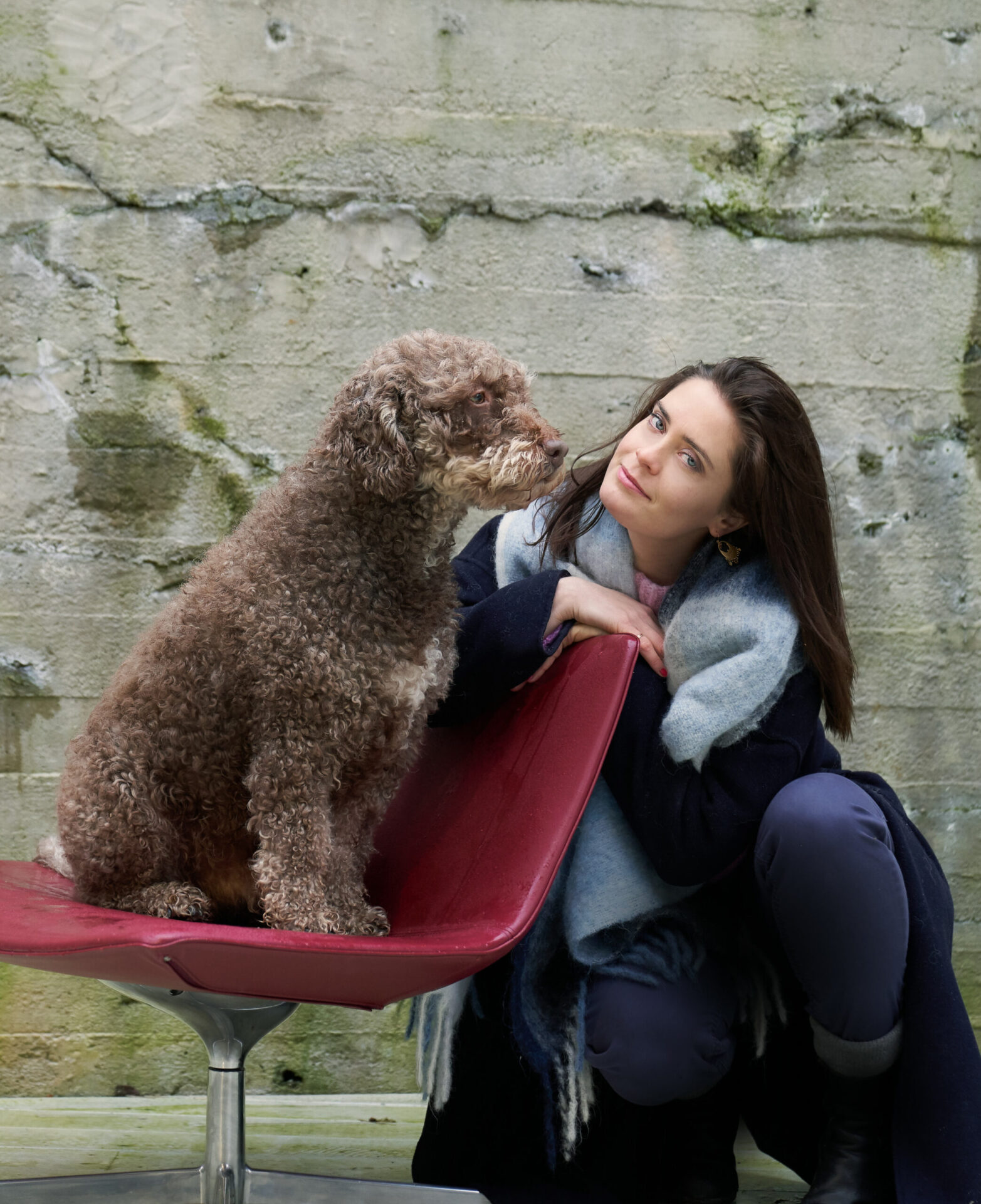 Mareike Wang sammen med hunden Mozart.