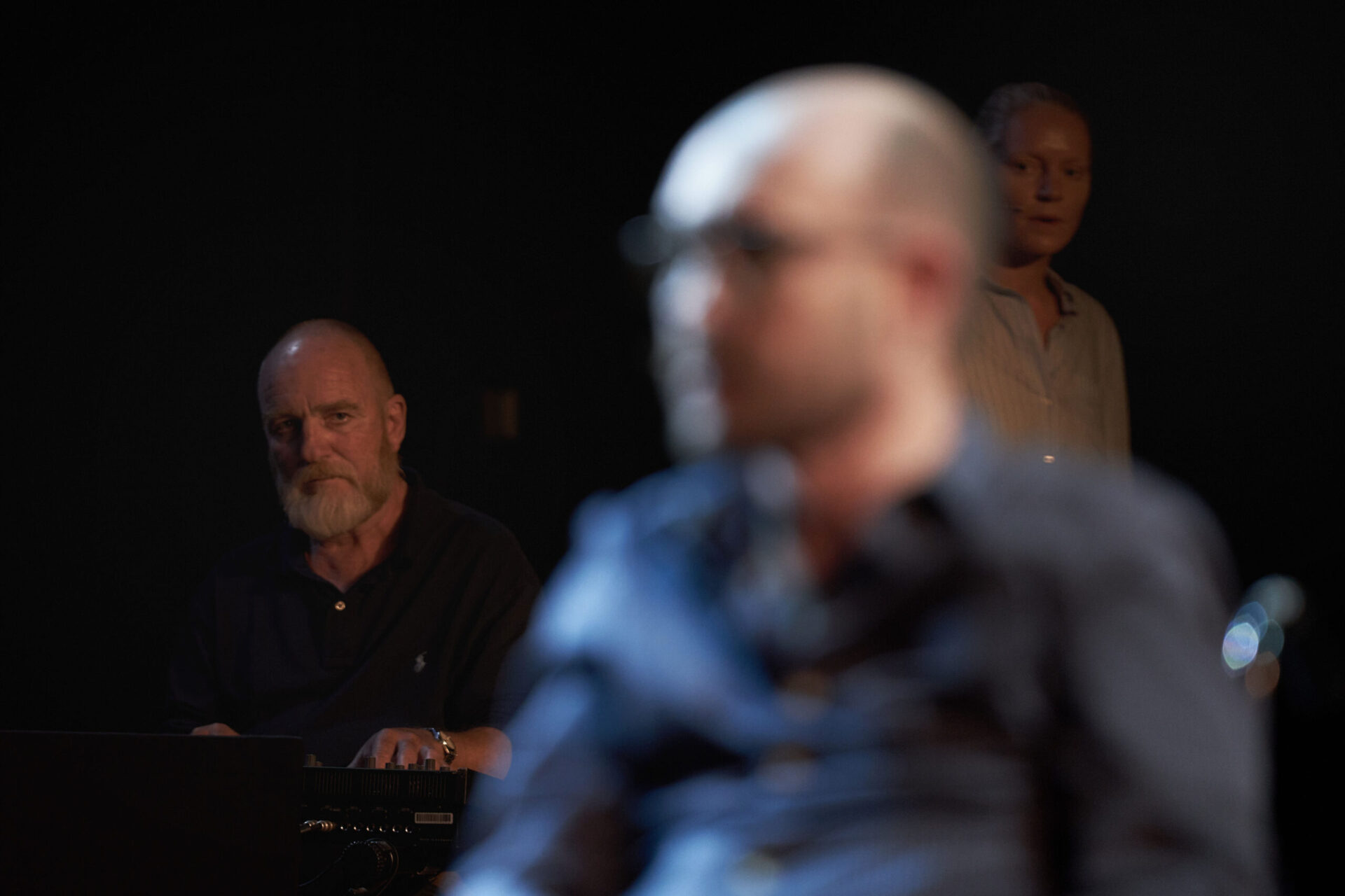 To menn og en kvinne