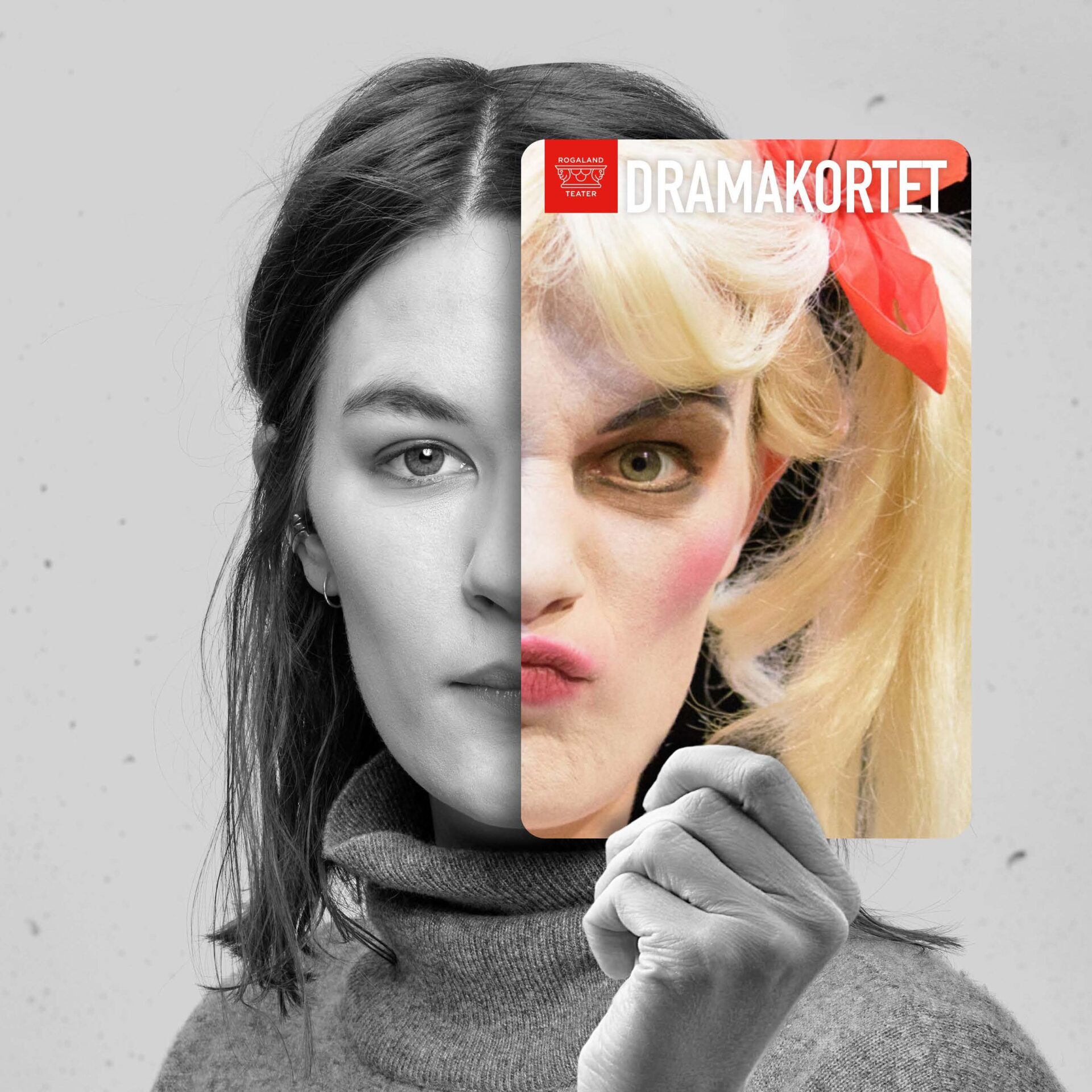 Skuespiller Helga Guren som viser frem dramakortet