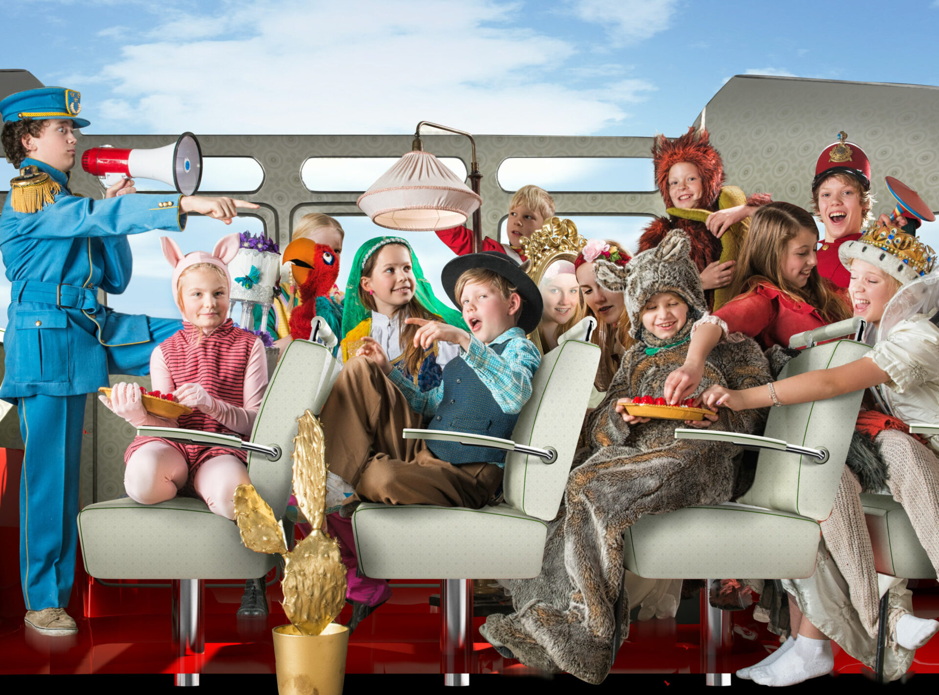 Glade medlemmer i BUT som har kledd seg ut for Lørdagsgodt