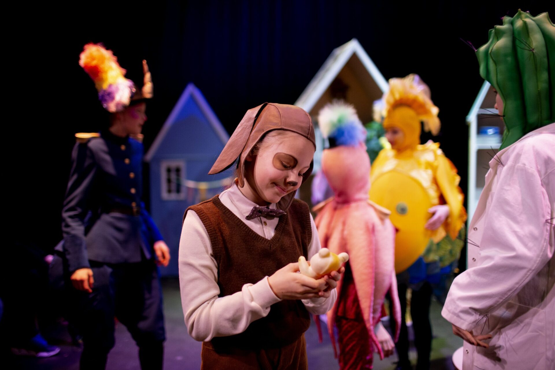 Skuespillere fra Barn- og ungdomsteatret i forestillingen Ulf er uvel