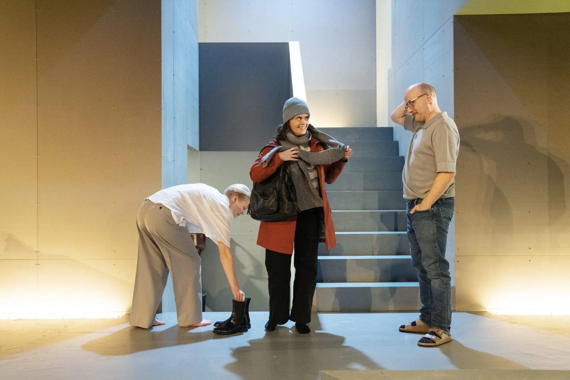 Terningkast 6: Bilde fra forestillingen EKS, tre personer på scenen