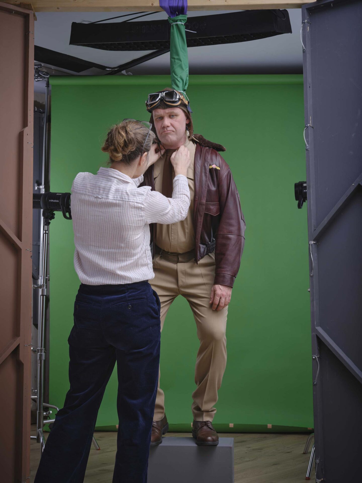 Cato Skimten Storengen som henger i et tau i forbindelse med fotoshoot på Catch 22