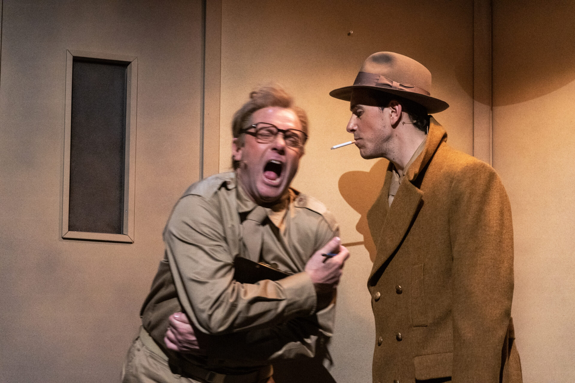 En etterforsker slår til en militærmann