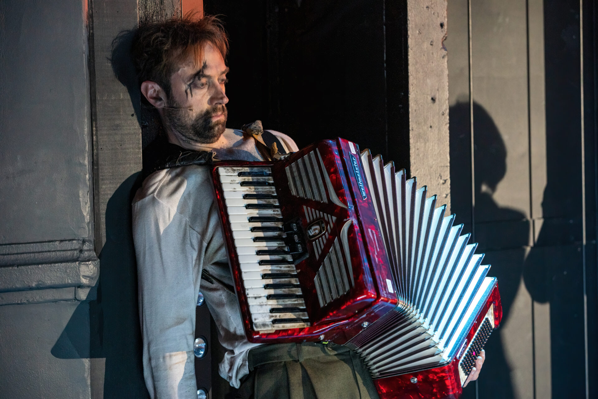 En mann med trekkspill