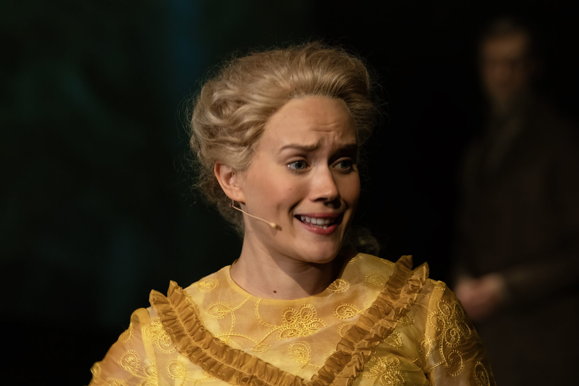 En festkledd kvinne, fra stykket Alexander