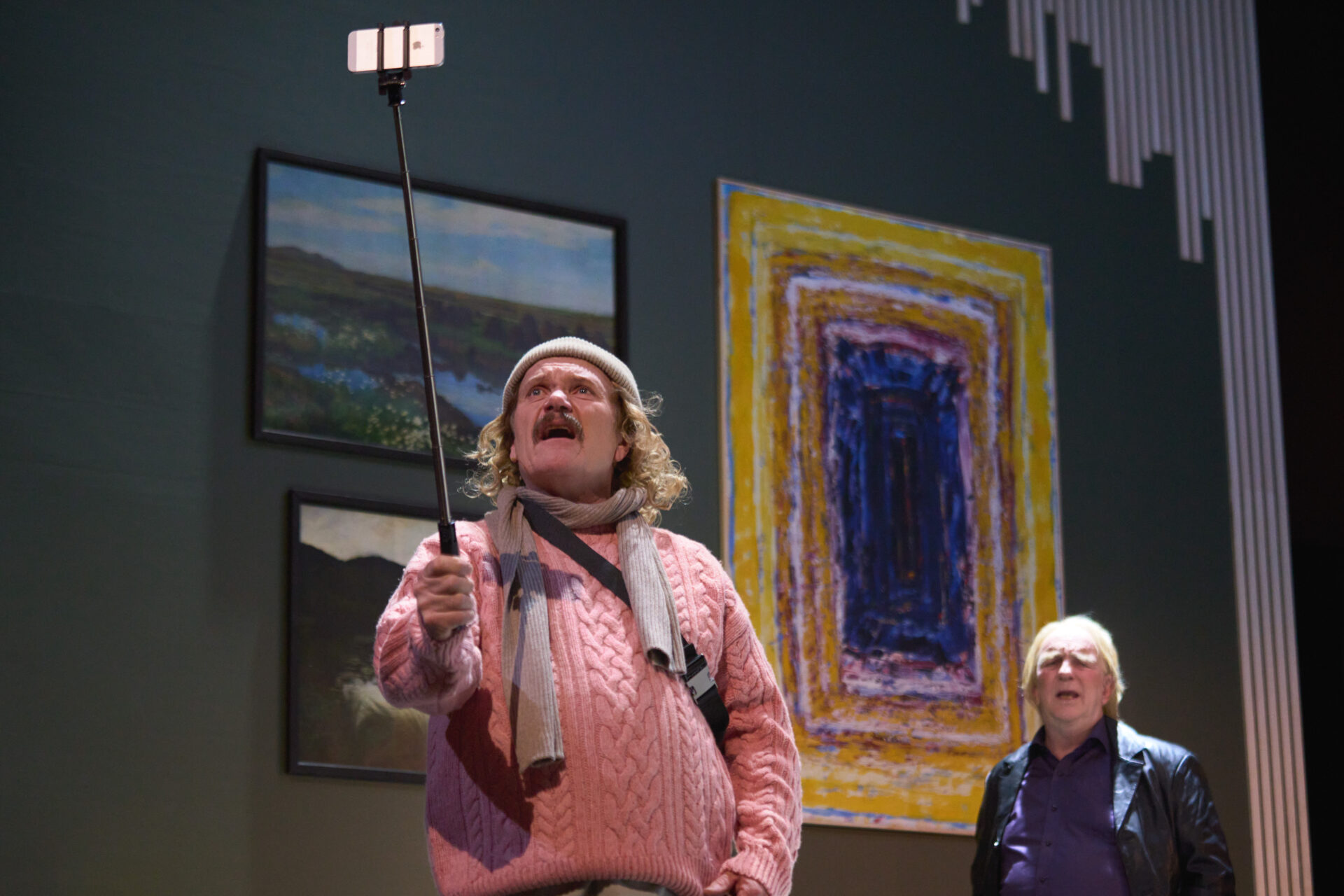 Skuespillere på scenen - fra stykket Julemiddag