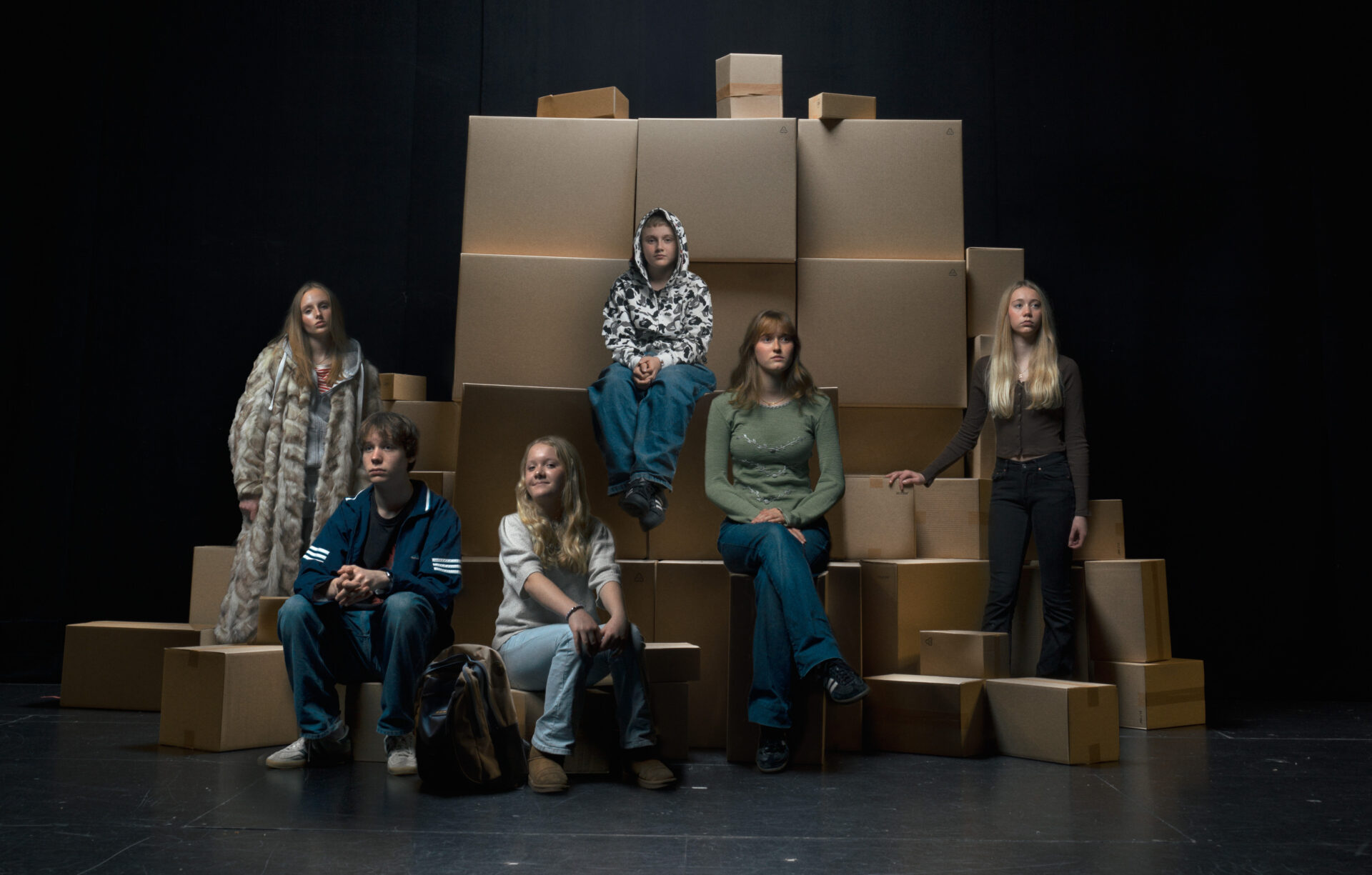 Unge skuespillere på scenen - teater plakat