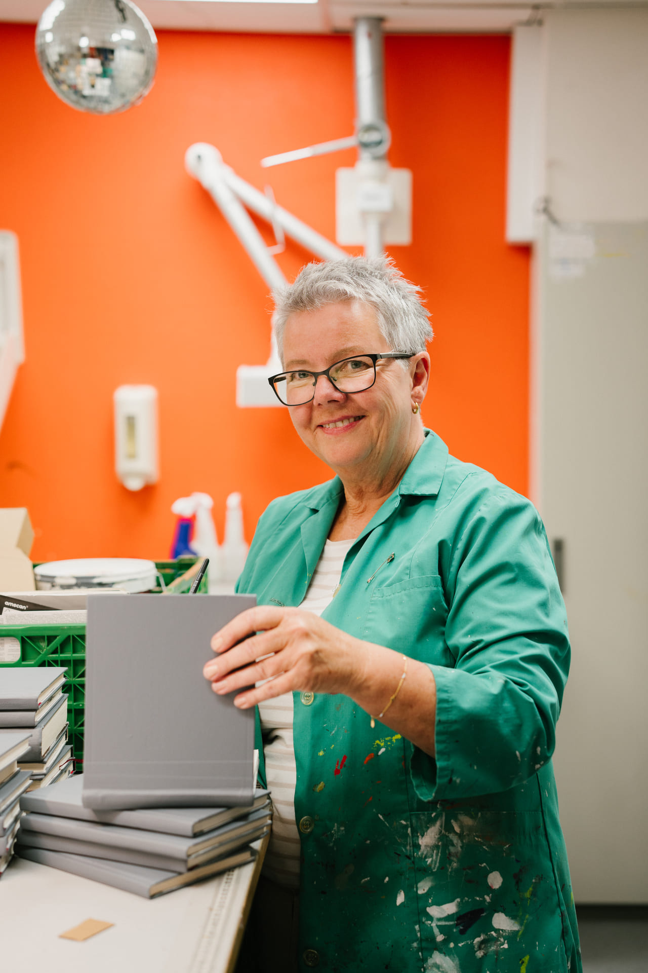 Portrett av rekvisitør Wenche Solgård